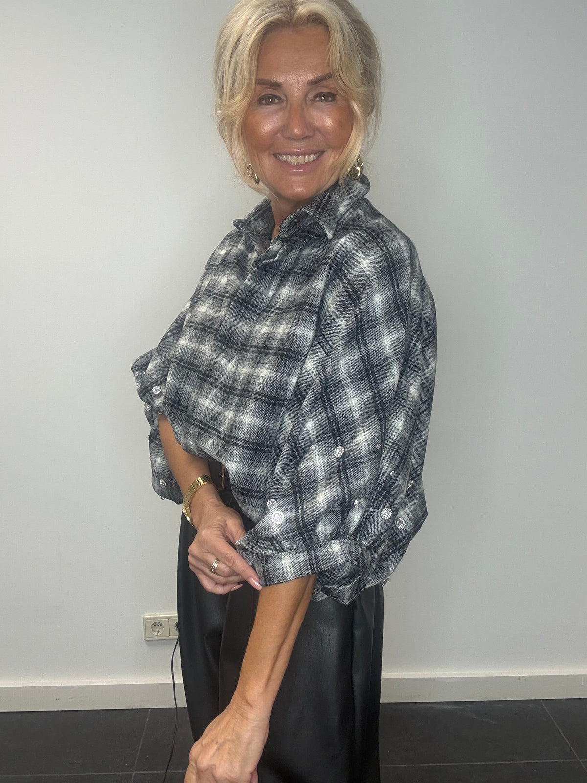Bluse Emma sort ternet med strass