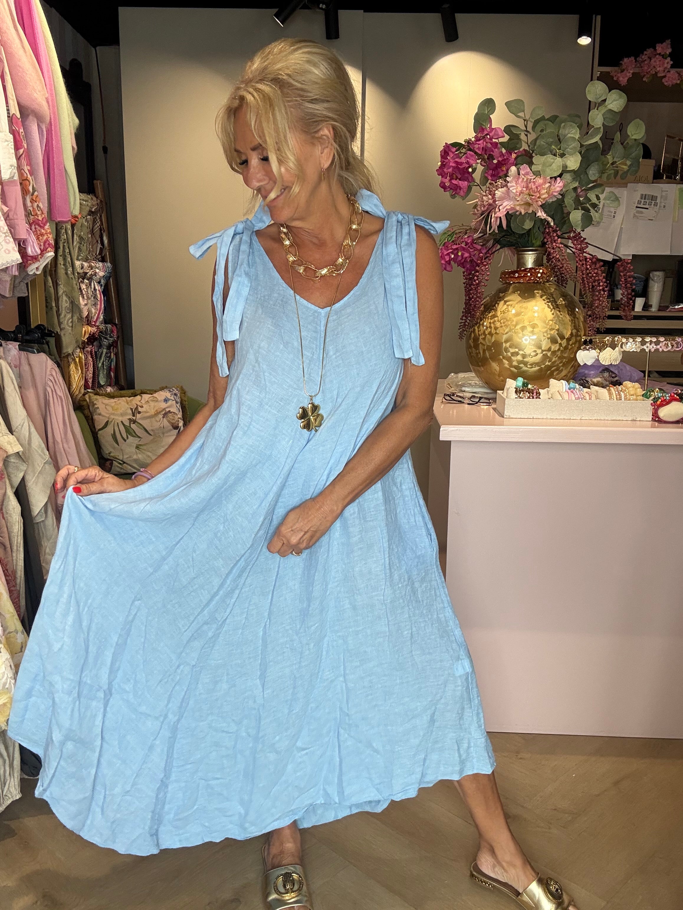 Robe à nœud bleue
