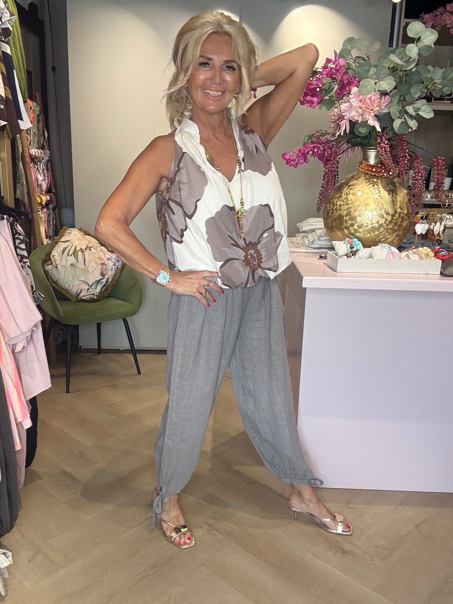 Top flower taupe