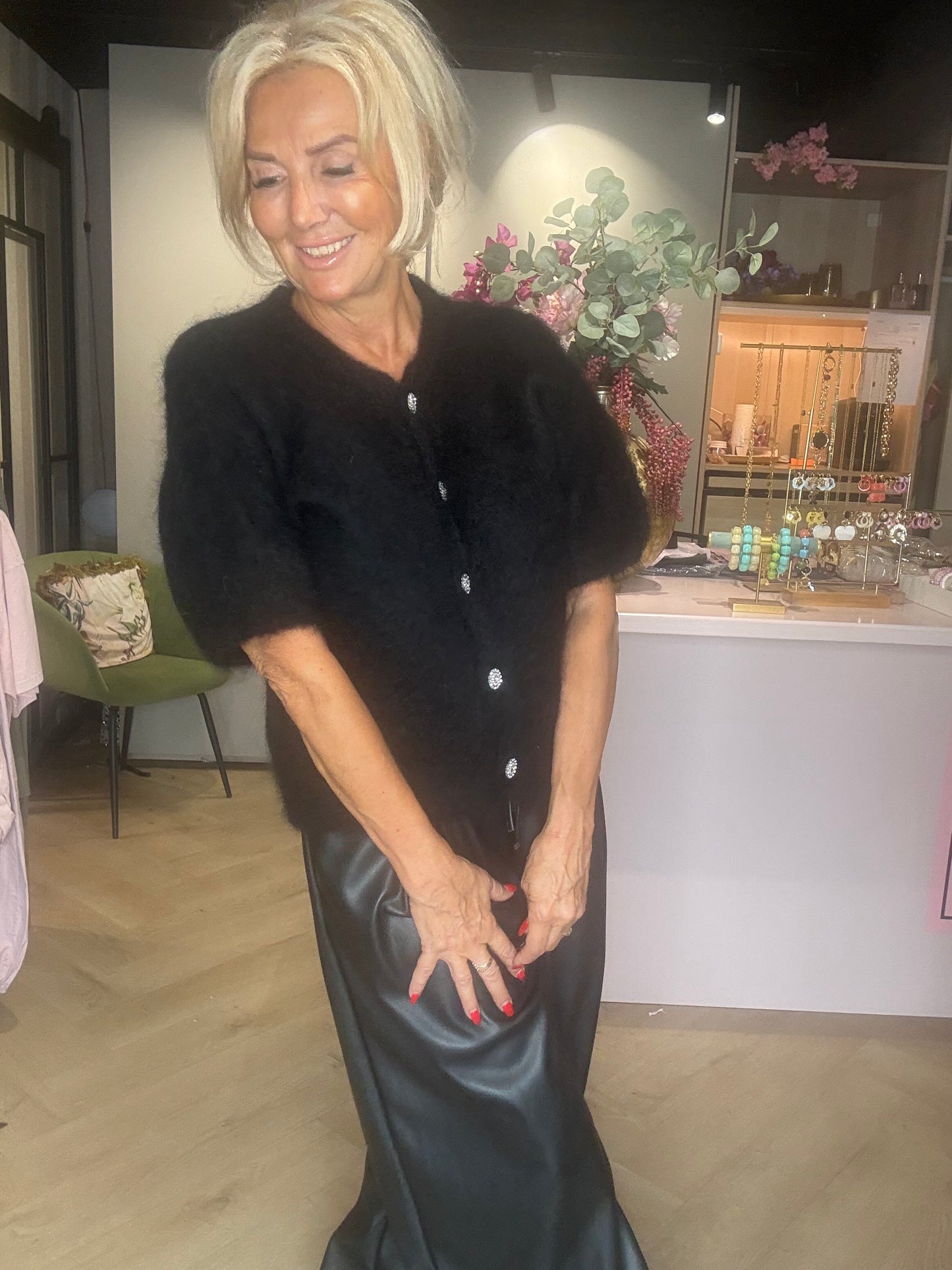Chaqueta de punto de mohair negra con strass