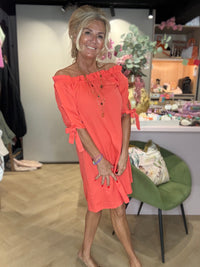 Vestido corto con hombros descubiertos rojo coral