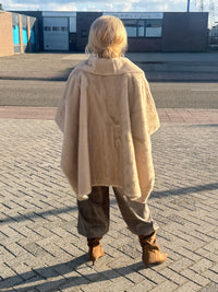 Poncho jas fake Furr crème