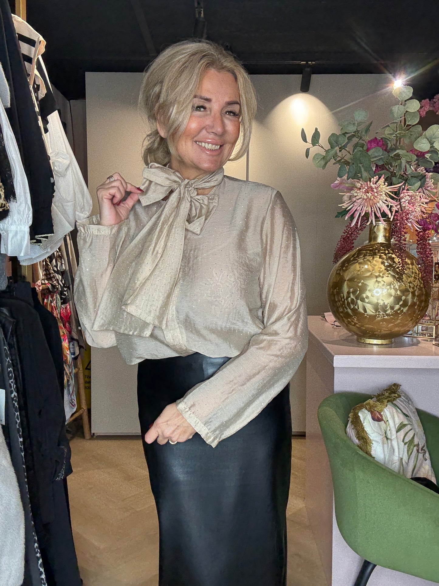 Blouse Bow Studs ✨✨Beige