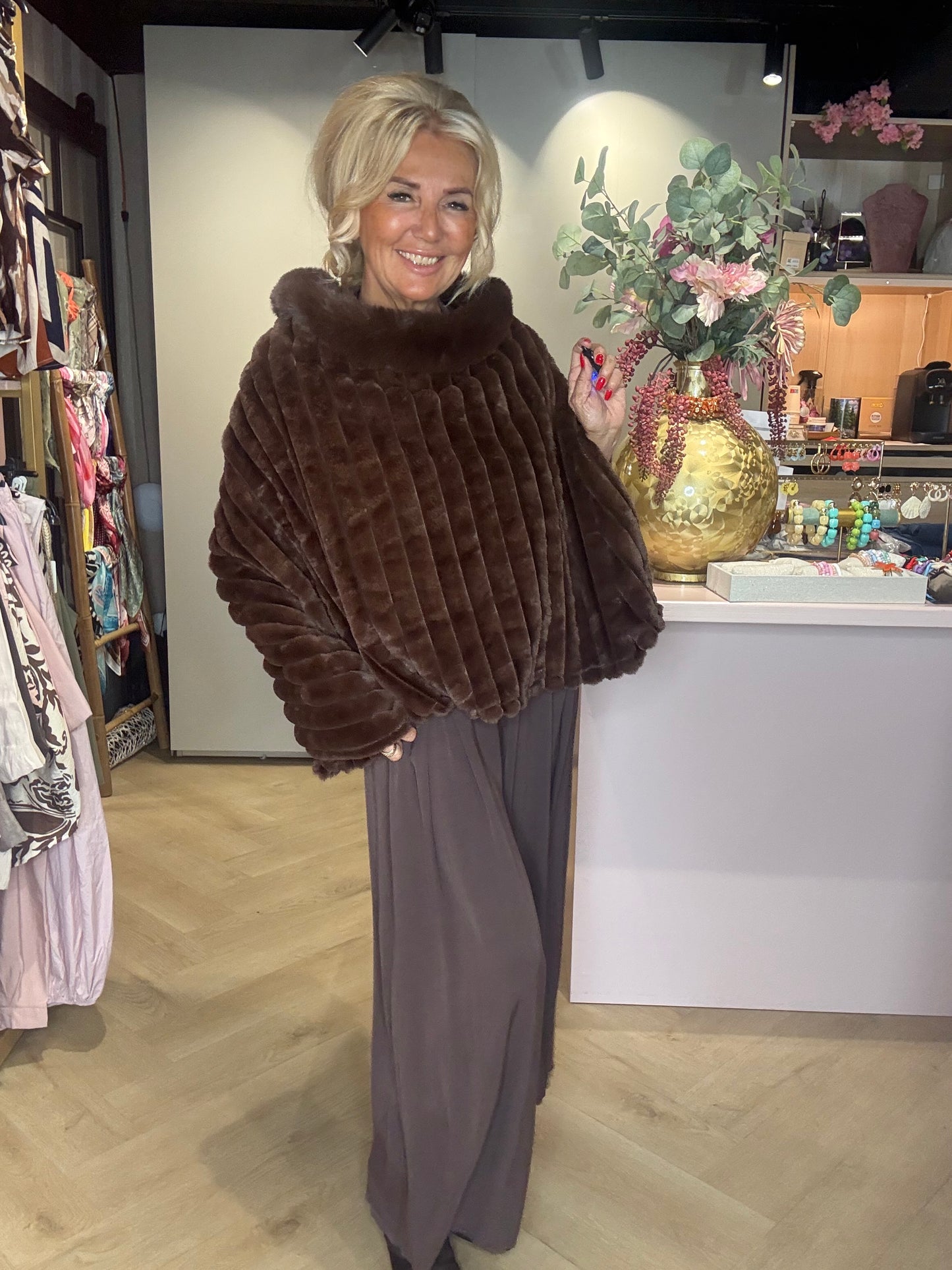Poncho Fake Furr  donkerbruin 🤎