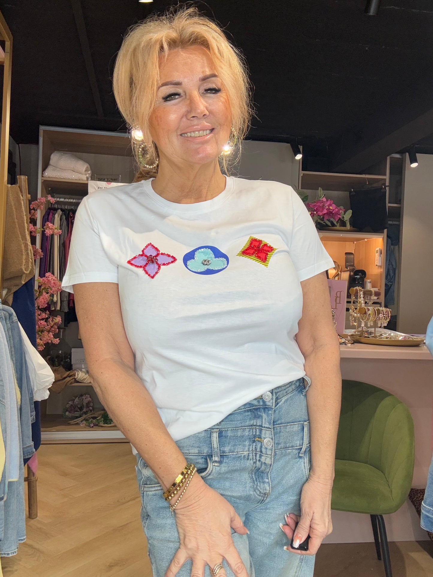 T- Shirt Louise Wit, met Geborduurde Details