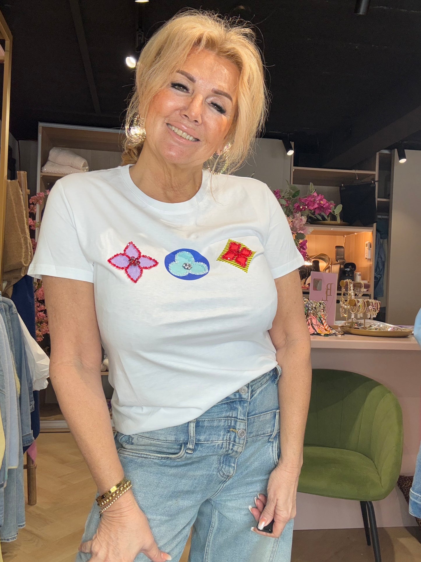 T- Shirt Louise Wit, met Geborduurde Details