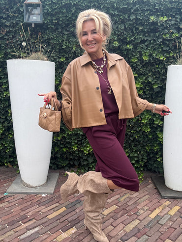 Product titel puh Leatherlook Camel Cape jasje