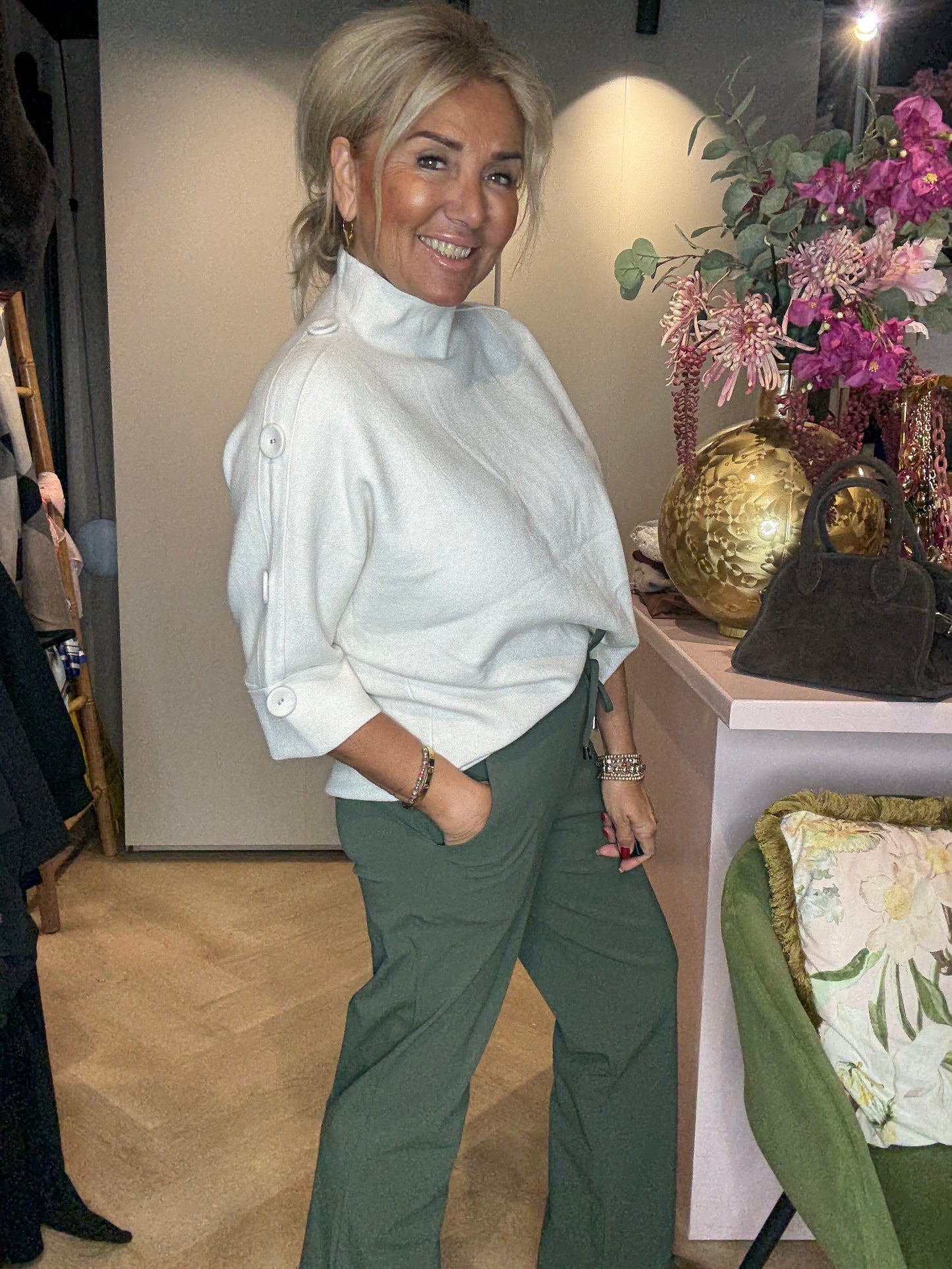 Knoop truitje beige ( wol wit)