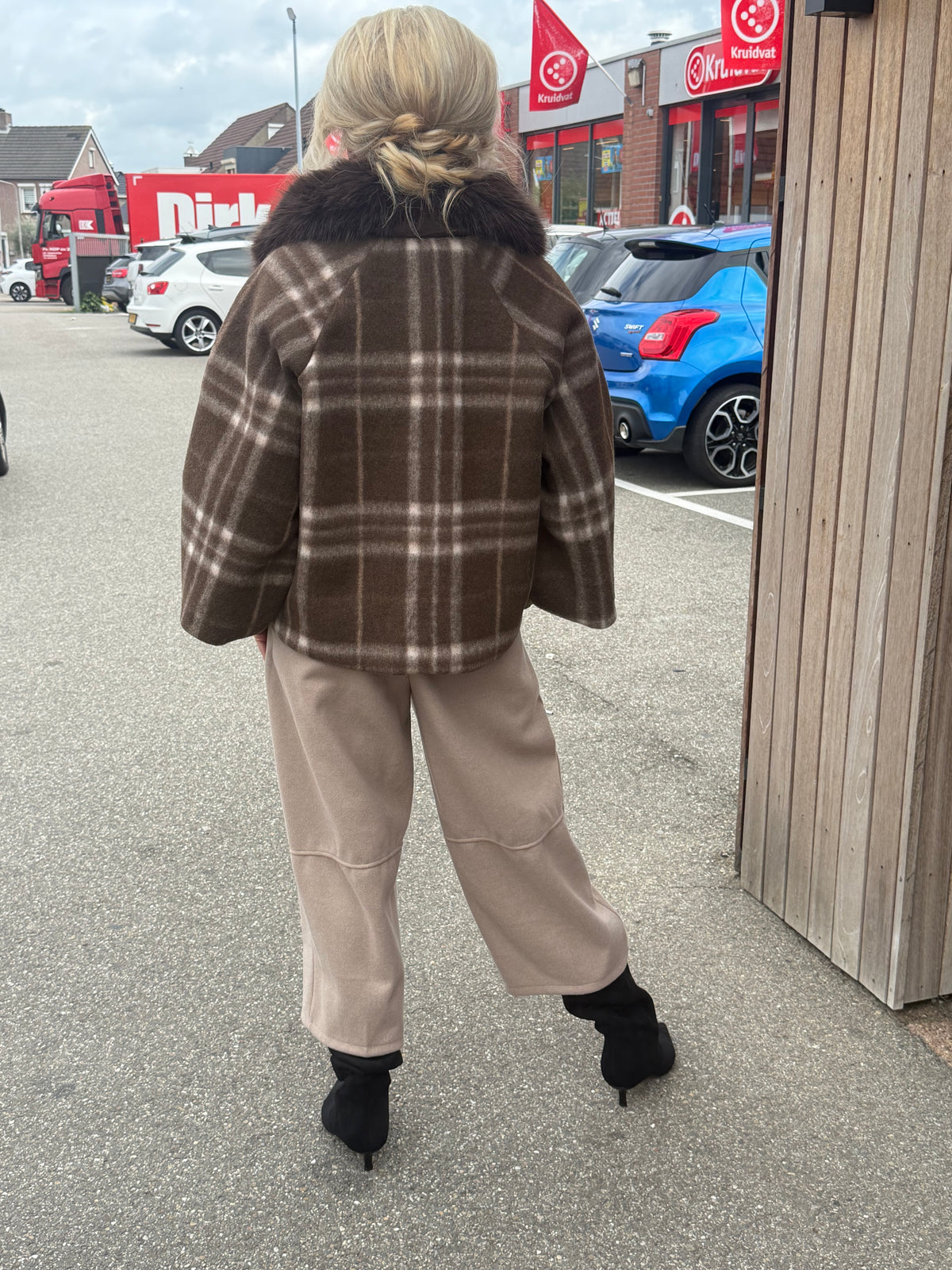 Camel színű lovaglókabát
