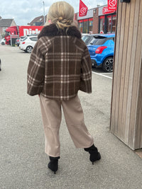 Camel színű lovaglókabát