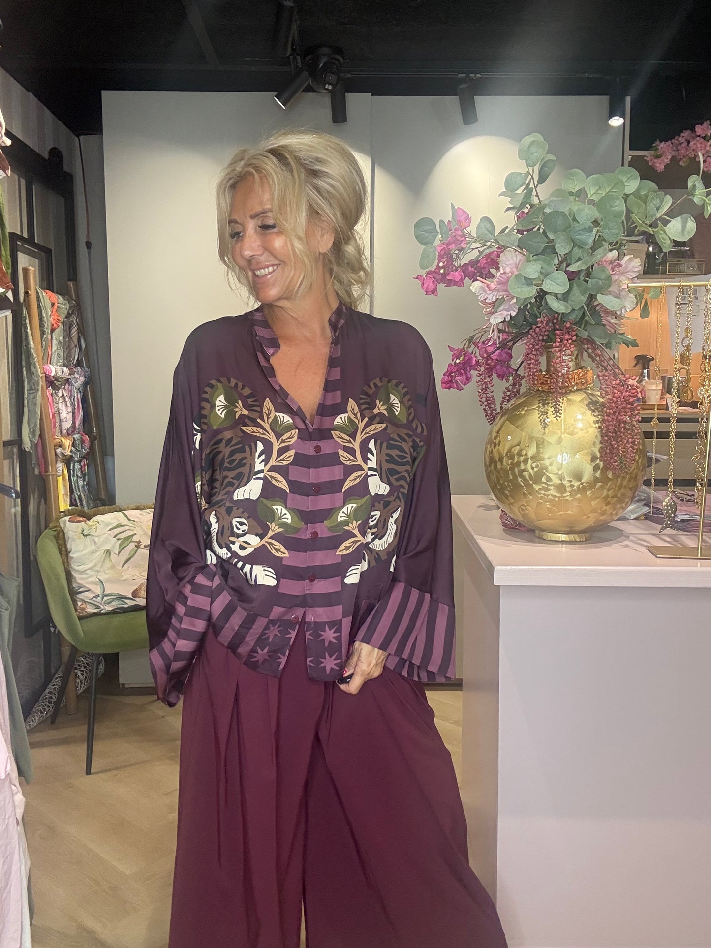 Bluse aus Viskose-Satin mit Tigermuster