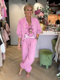 Chaqueta bomber rosa con manga globo de tres cuartos