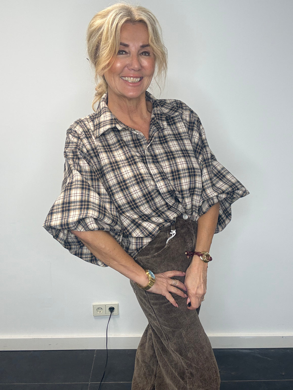 Bluse Emma mørkeblå Camel ternet